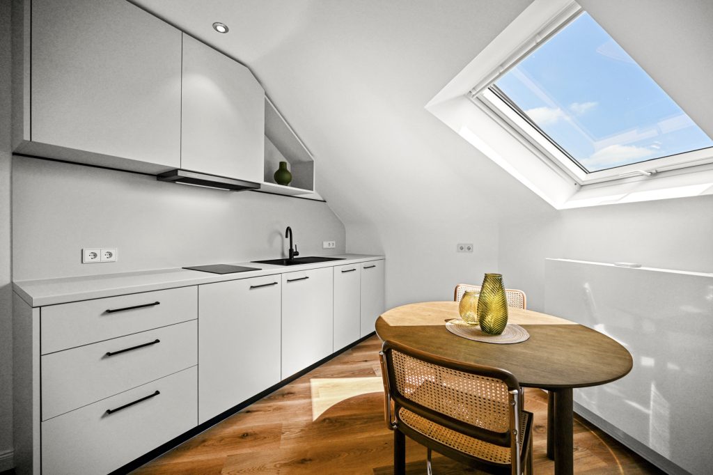 Immobilienangebot - Bonn - Alle - Hochwertiges vollmöbliertes Dachgeschoss-Appartement in der Südstadt - Erstbezug nach Sanierung