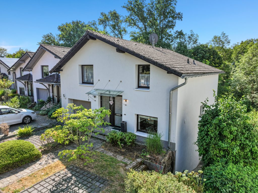 Immobilienangebot - Wachtberg - Alle - Großzügiges, gepflegtes Zweifamilienhaus mit Garage und Saunahaus am Bach in Wachtberg - Oberbachem
