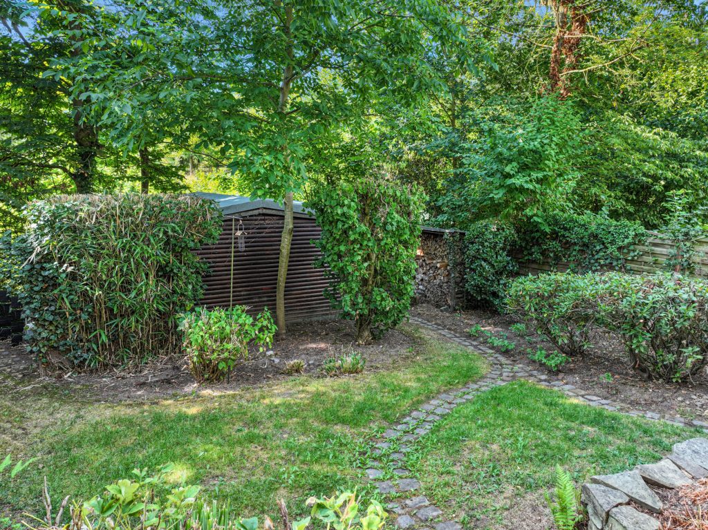 Immobilienangebot - Wachtberg - Alle - Großzügiges, gepflegtes Zweifamilienhaus mit Garage und Saunahaus am Bach in Wachtberg - Kürrighoven