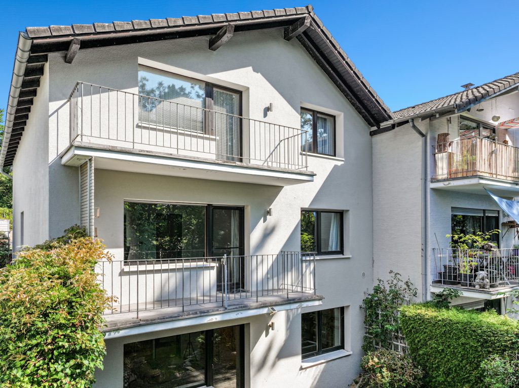 Immobilienangebot - Wachtberg - Alle - Großzügiges, gepflegtes Zweifamilienhaus mit Garage und Saunahaus am Bach in Wachtberg - Kürrighoven