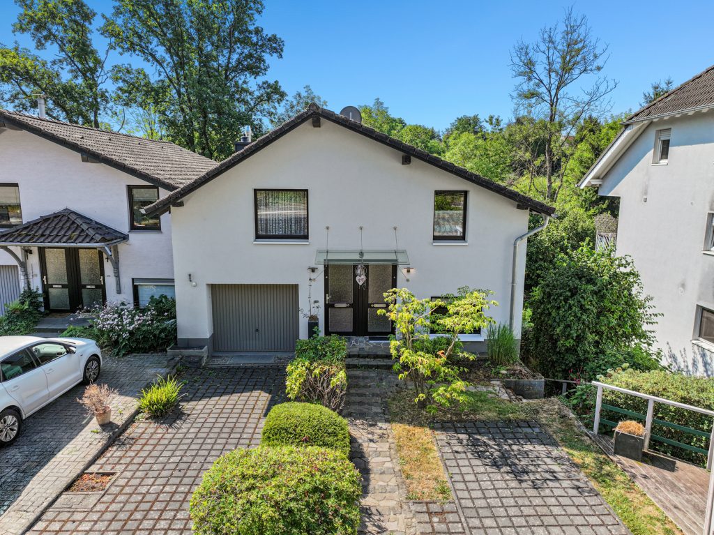 Immobilienangebot - Wachtberg - Alle - Großzügiges, gepflegtes Zweifamilienhaus mit Garage und Saunahaus am Bach in Wachtberg - Kürrighoven