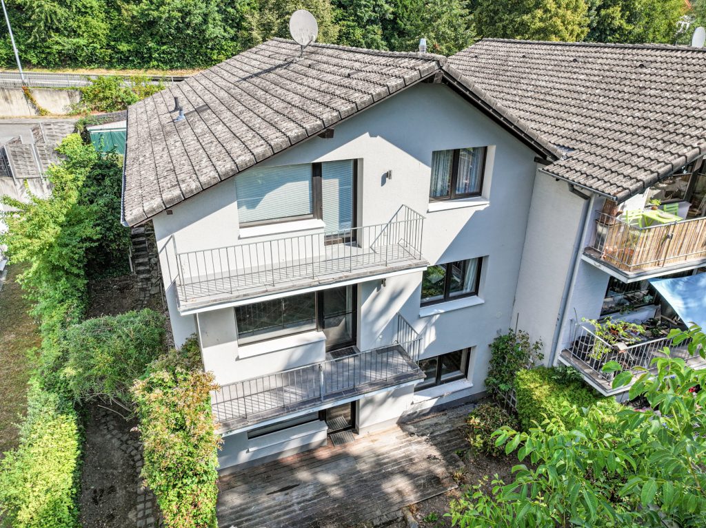 Immobilienangebot - Wachtberg - Alle - Großzügiges, gepflegtes Zweifamilienhaus mit Garage und Saunahaus am Bach in Wachtberg - Kürrighoven