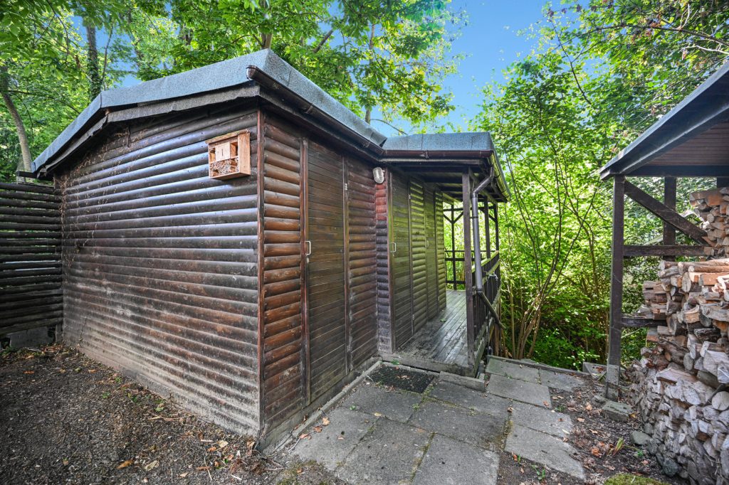 Immobilienangebot - Wachtberg - Alle - Großzügiges, gepflegtes Zweifamilienhaus mit Garage und Saunahaus am Bach in Wachtberg - Kürrighoven