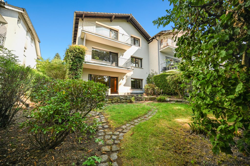 Immobilienangebot - Wachtberg - Alle - Großzügiges, gepflegtes Zweifamilienhaus mit Garage und Saunahaus am Bach in Wachtberg - Kürrighoven