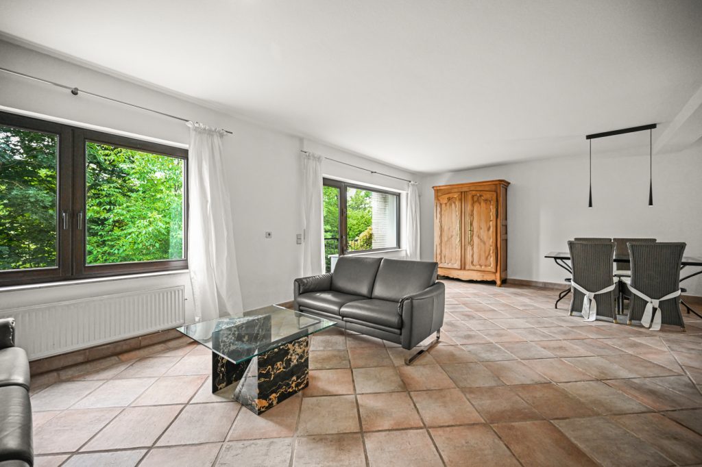 Immobilienangebot - Wachtberg - Alle - Großzügiges, gepflegtes Zweifamilienhaus mit Garage und Saunahaus am Bach in Wachtberg - Kürrighoven