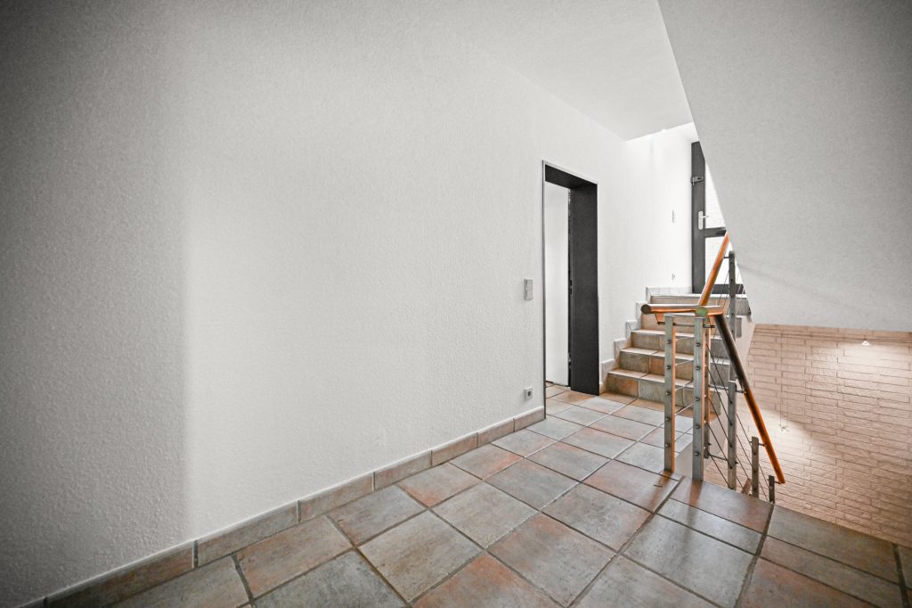 Immobilienangebot - Wachtberg - Alle - Großzügiges, gepflegtes Zweifamilienhaus mit Garage und Saunahaus am Bach in Wachtberg - Kürrighoven