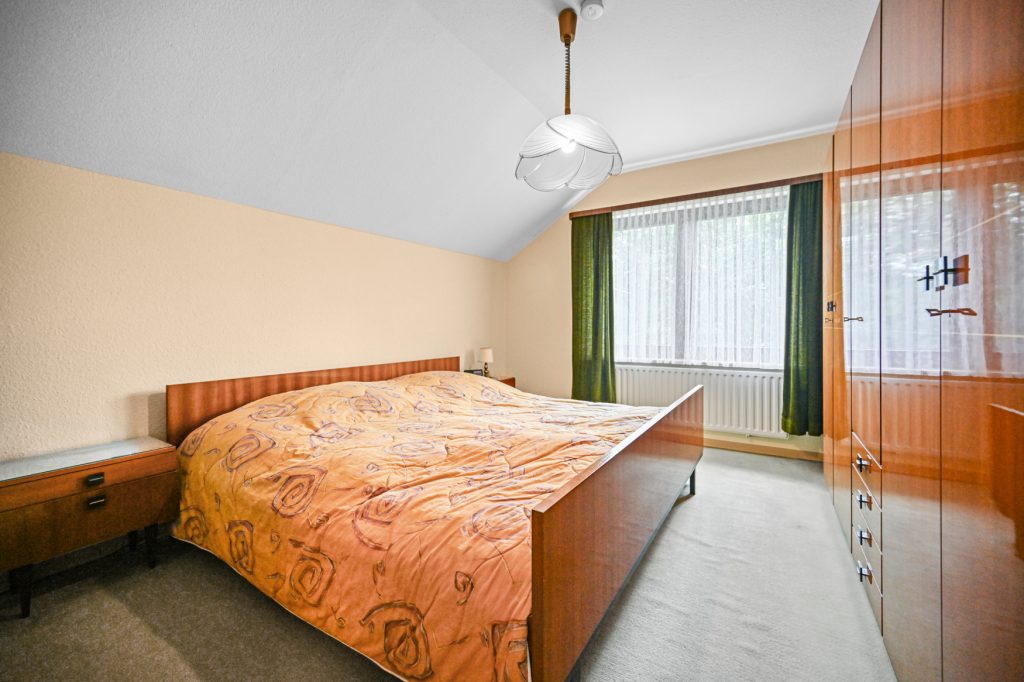 Immobilienangebot - Wachtberg - Alle - Großzügiges, gepflegtes Zweifamilienhaus mit Garage und Saunahaus am Bach in Wachtberg - Kürrighoven