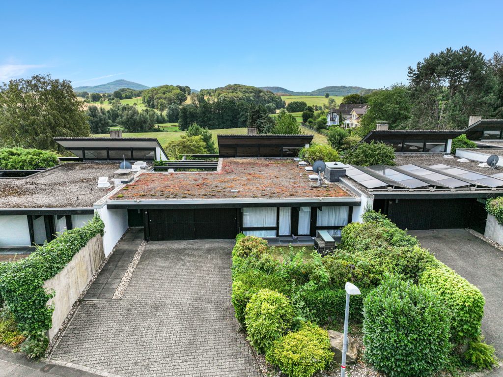 Immobilienangebot - Königswinter - Alle - Großzügiges Einfamilienhaus mit Pool und herrlichem Panoramablick auf das Siebengebirge in Vinxel