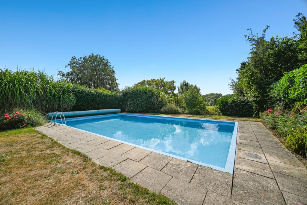 Immobilienangebot - Königswinter - Alle - Großzügiges Einfamilienhaus mit Pool und herrlichem Panoramablick auf das Siebengebirge in Vinxel