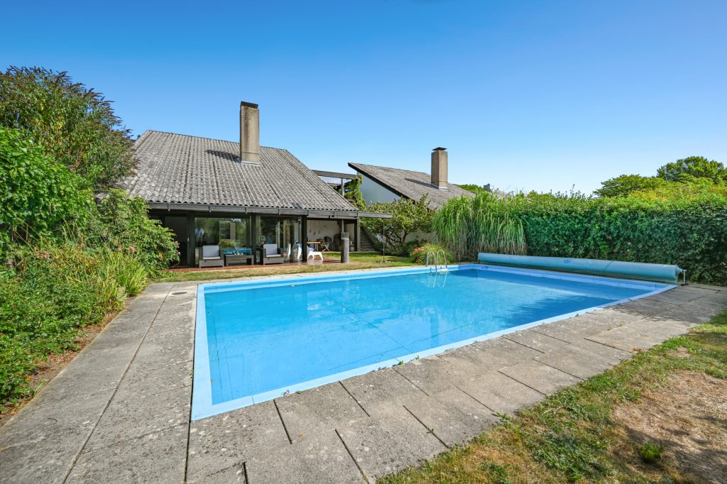 Immobilienangebot - Königswinter - Alle - Großzügiges Einfamilienhaus mit Pool und herrlichem Panoramablick auf das Siebengebirge in Vinxel