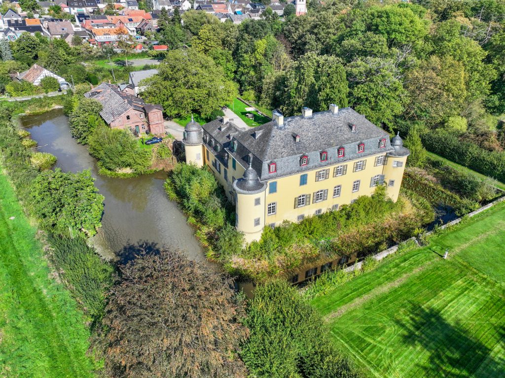 Immobilienangebot - Meckenheim - Alle - Denkmalgeschützte Hofanlage auf weitläufigem Grundstück in traumhafter Lage v. Meckenheim-Lüftelberg