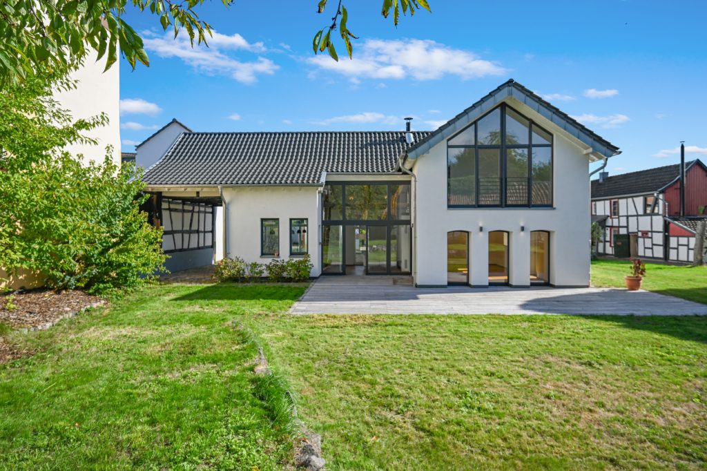 Immobilienangebot - Meckenheim - Alle - Denkmalgeschützte Hofanlage auf weitläufigem Grundstück in traumhafter Lage v. Meckenheim-Lüftelberg