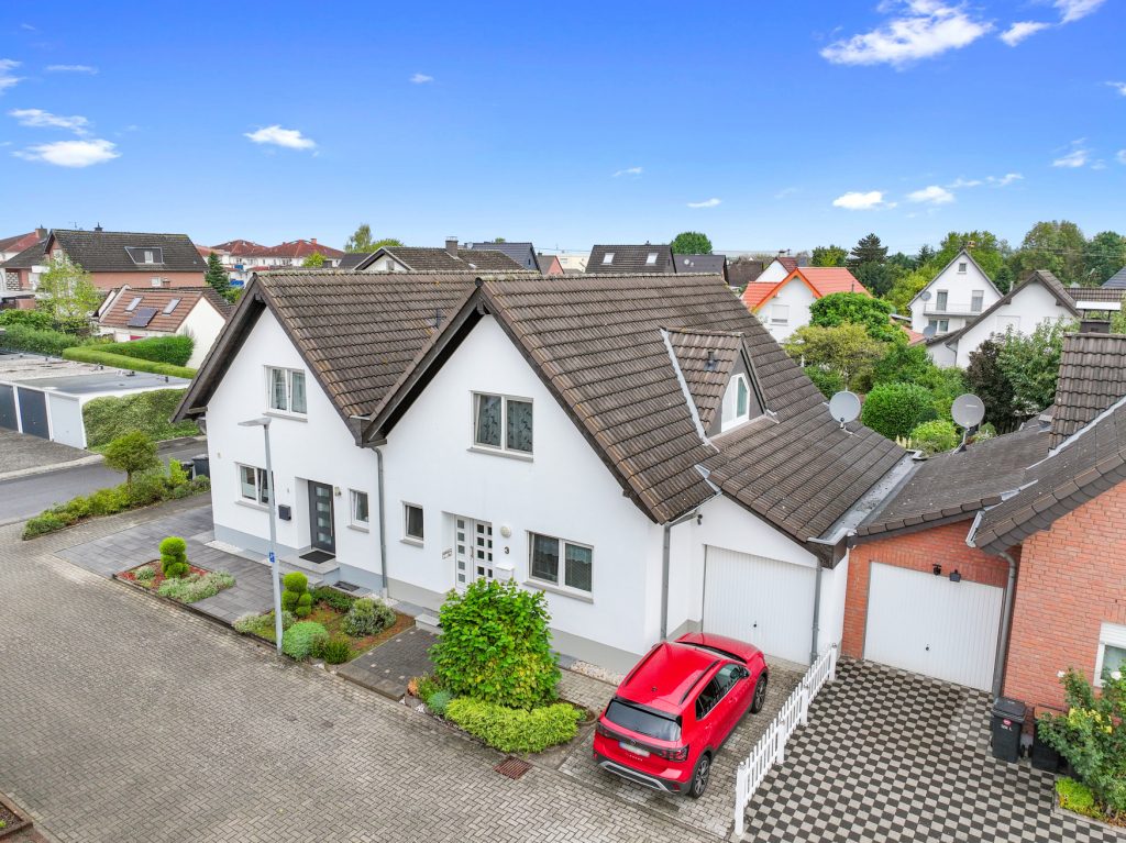 Immobilienangebot - Swisttal/Heimerzheim - Alle - Attraktive Doppelhaushälfte mit großer Terrasse, Einbauküche, Garten & PKW-Garage in Heimerzheim