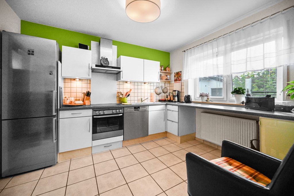 Immobilienangebot - Swisttal/Heimerzheim - Alle - Attraktive Doppelhaushälfte mit großer Terrasse, Einbauküche, Garten & PKW-Garage in Heimerzheim