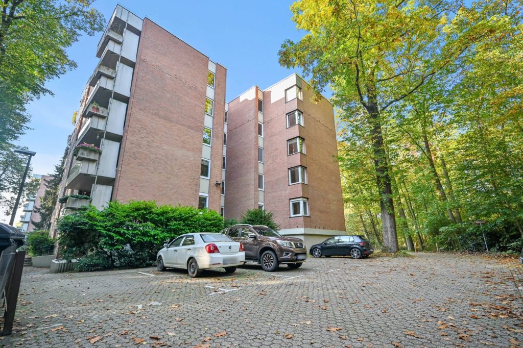 Immobilienangebot - Köln - Alle - Renovierte 2-Zimmer-Wohnung mit Loggia und Aufzug am Waldrand von Köln-Dellbrück