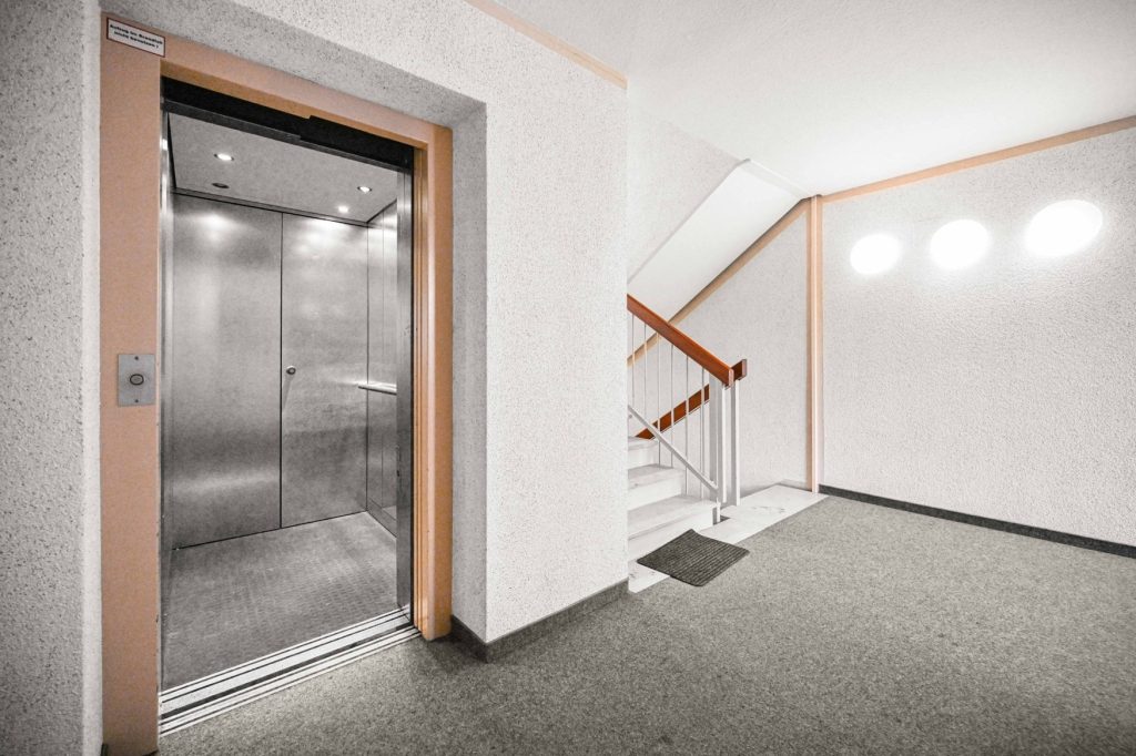 Immobilienangebot - Köln - Alle - Renovierte 2-Zimmer-Wohnung mit Loggia und Aufzug am Waldrand von Köln-Dellbrück