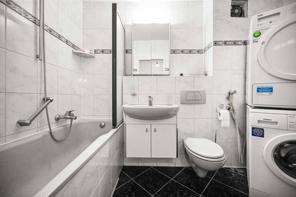 Immobilienangebot - Köln - Alle - Renovierte 2-Zimmer-Wohnung mit Loggia und Aufzug am Waldrand von Köln-Dellbrück