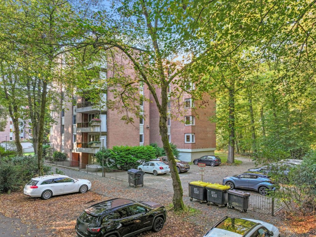 Immobilienangebot - Köln - Alle - Renovierte 2-Zimmer-Wohnung mit Loggia und Aufzug am Waldrand von Köln-Dellbrück
