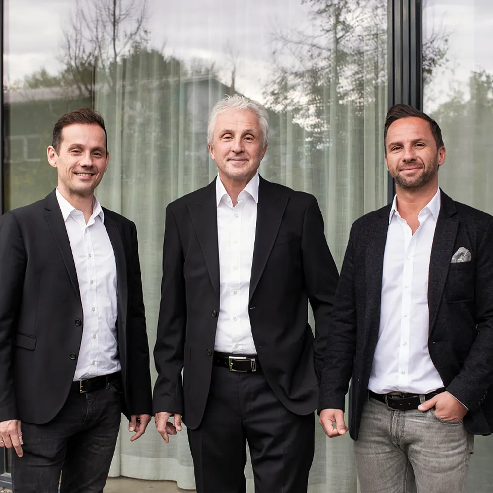 Immobilienmakler Villingen-Schwenningen - Herbst Immobilien - Teamfoto stehend Kontakt