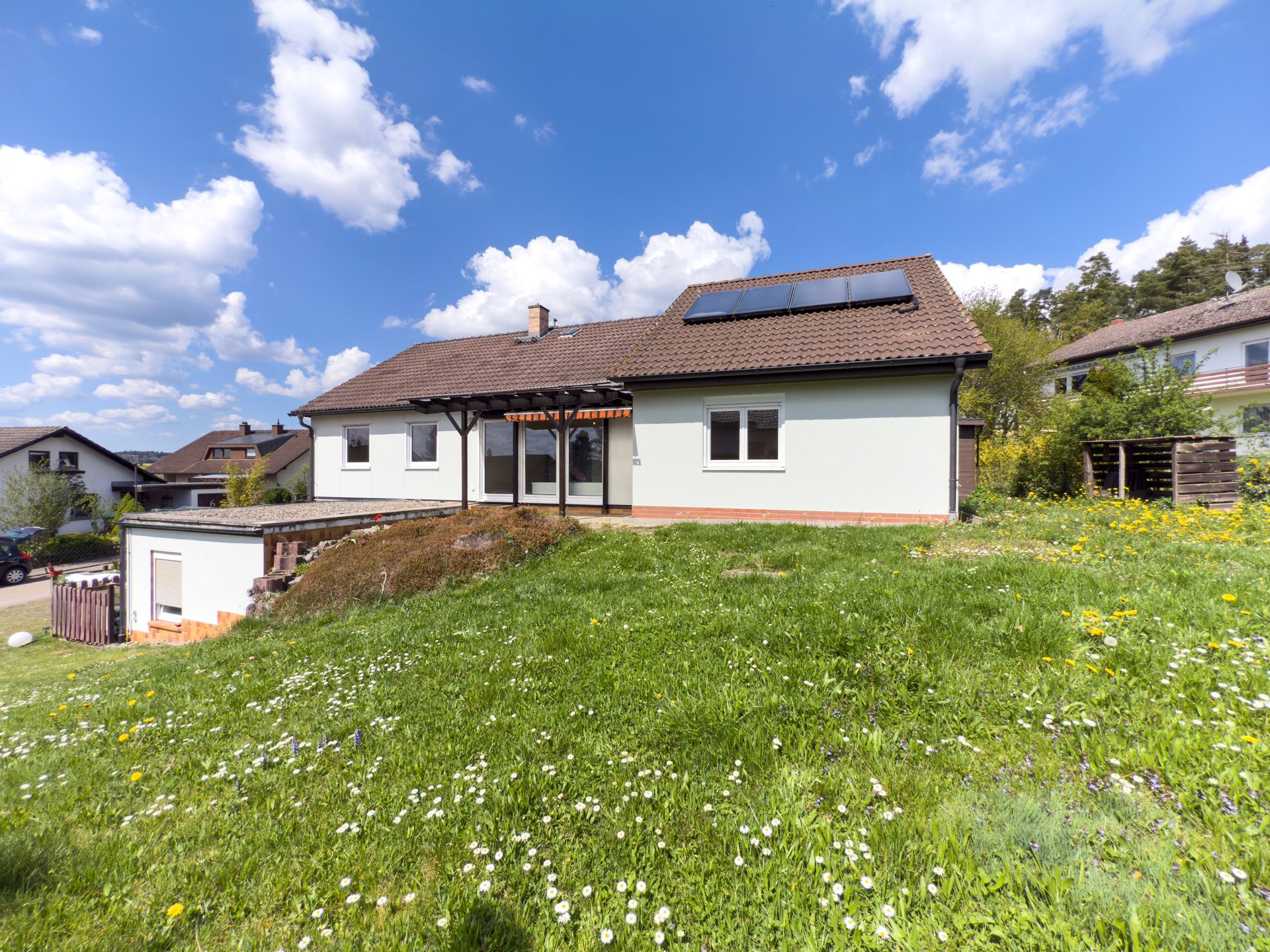 Immobilienangebot - Villingen-Schwenningen - Alle - Familienglück mit großzügigem Grundstück und Einliegerwohnung in bevorzugter Lage von VS-Marbach
