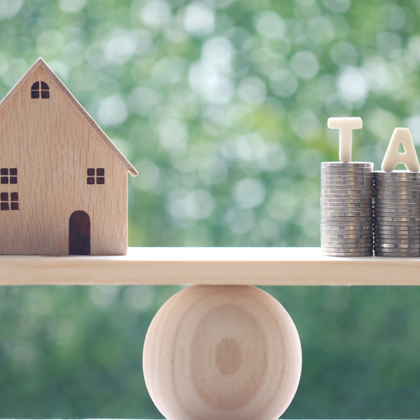 Grundsteuer Waage zur aktuellen Reform 2025 - Herbst Immobilien Blogbeitrag