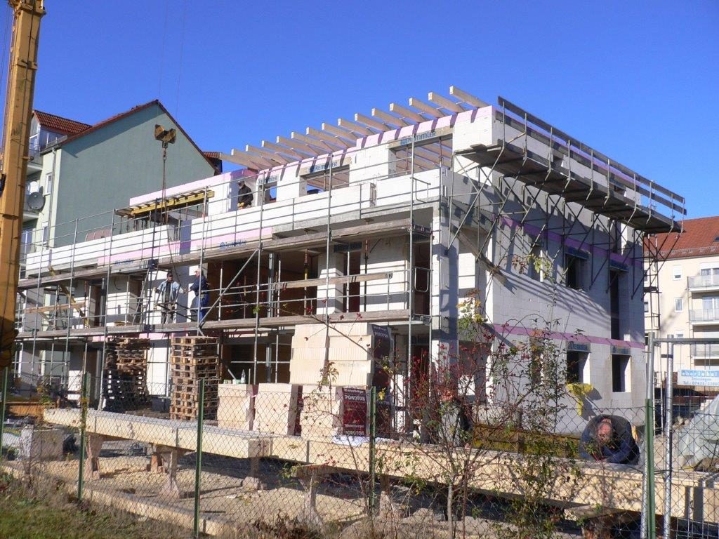Immobilienangebot - Villingen-Schwenningen - Alle - *Penthouse: 5 Zimmer Neubau mit Solaranlage, Fußbodenheizung und eigenem Kaminofen- Anschluss:
Neubau 5-Fam.Haus Paulinenstr. 30