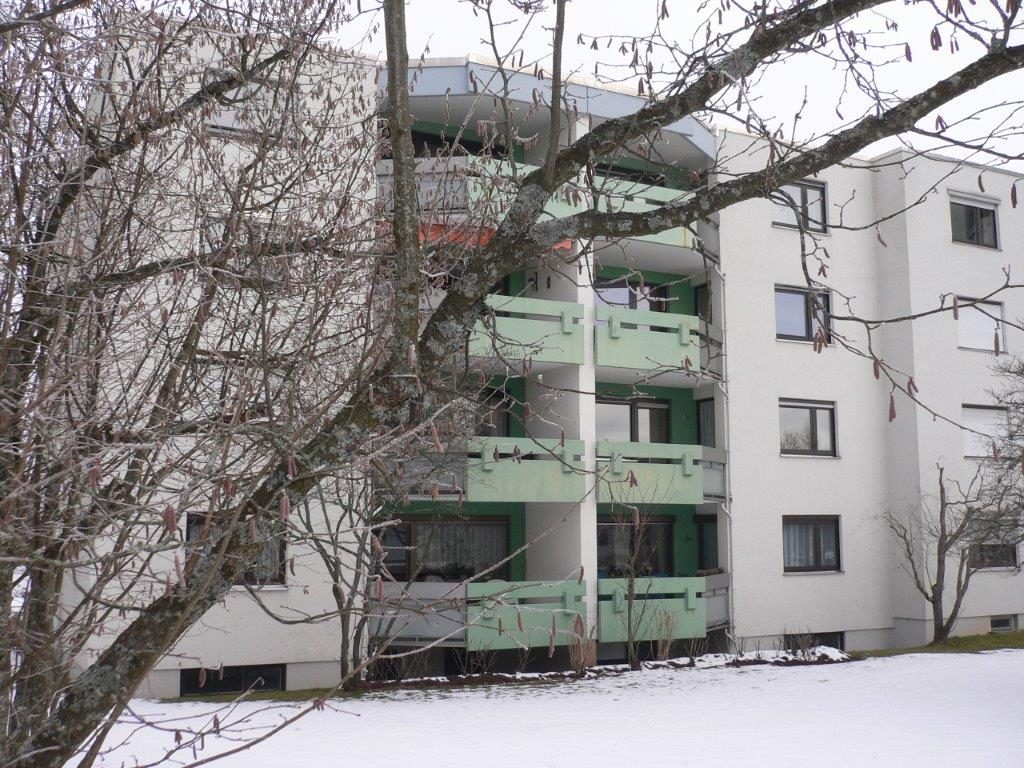 Immobilienangebot - Villingen-Schwenningen - Alle - Mit großem Südbalkon, schöner Aussicht und  TG-Platz in VL-Hammerhalde:
schicke 2,5-Zimmer ETW im 1. OG