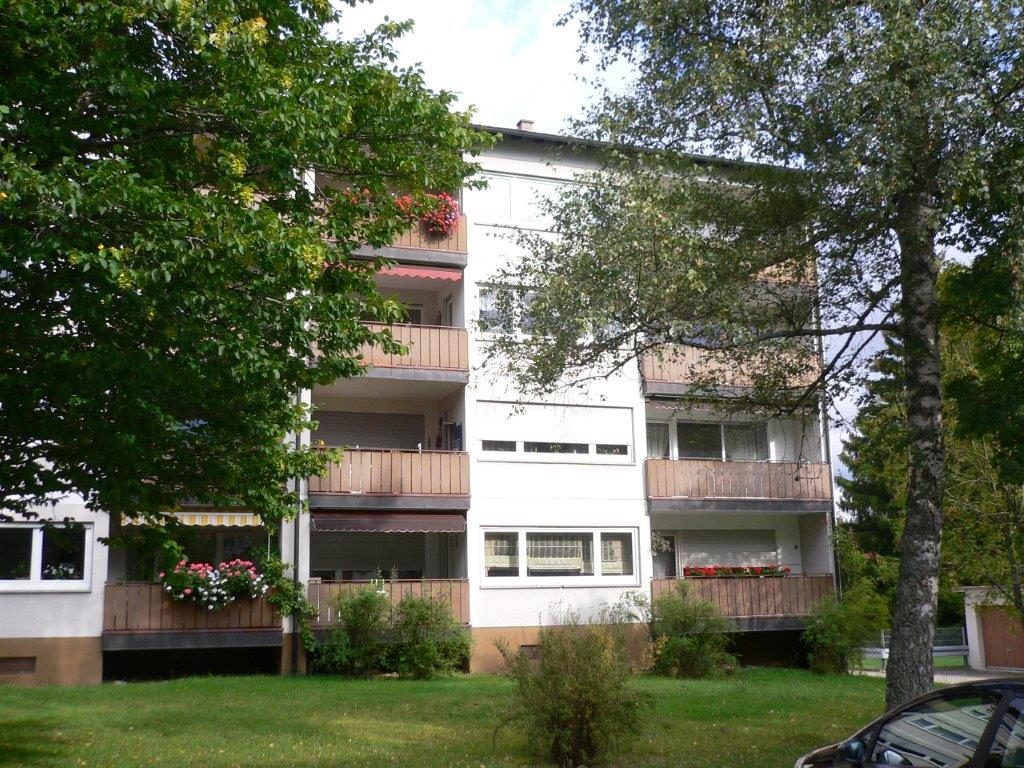Immobilienangebot - Villingen-Schwenningen - Alle - Bad mit Fenster und oberste Etage in VL-Bickeberg:
Schicke 2-Zimmerwohnung.