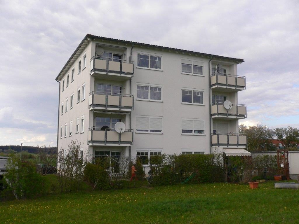 Immobilienangebot - Villingen-Schwenningen - Alle - Baujahr 1998: 4-Zimmer mit Balkon + kleines Dachstudio und Garage Nähe neues Klinikum VS