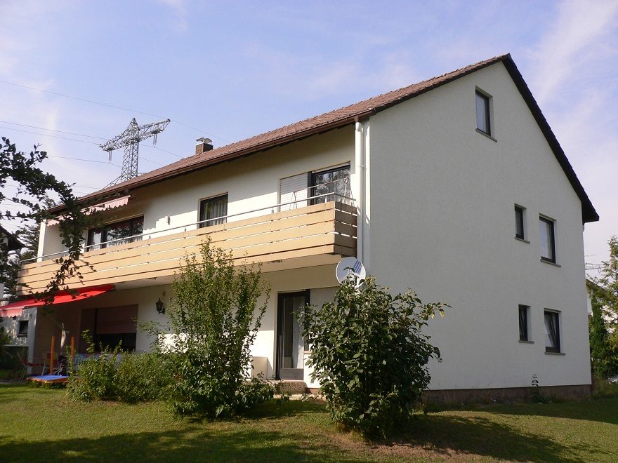 Immobilienangebot - Villingen-Schwenningen - Alle - Schönes 2-Fam.-Haus mit ausbaubarem Dachgeschoss, 3 Garagen und fast 1000 m² Grdst.