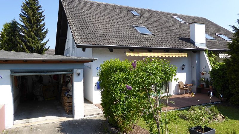 Immobilienangebot - Niedereschach - Alle - Neuer Preis!!! Die ganz besondere Doppelhaushälfte: Offene Bauweise, Kaminofen, Einbauküche und über 160 m² Wohnfläche!