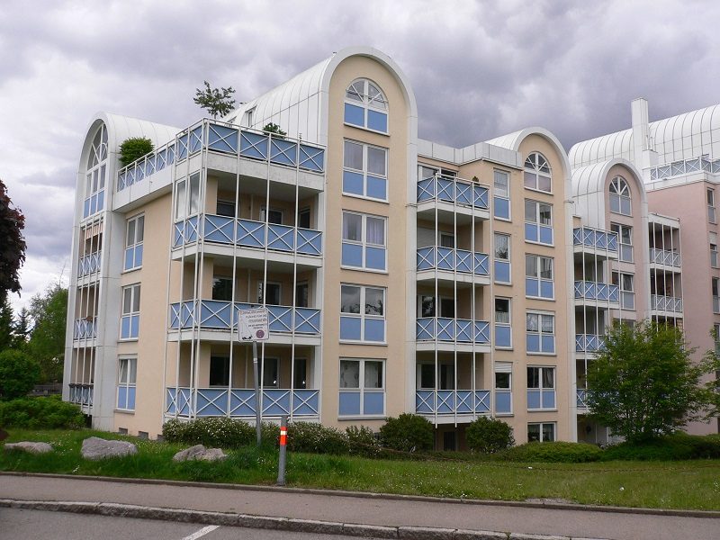 Immobilienangebot - Villingen-Schwenningen - Alle - Baujahr 1993 in bester Lage mit herrlicher Aussicht, Aufzug, 2 Dachterrassen, EBK und TG!