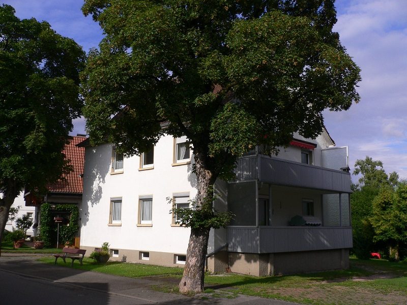 Immobilienangebot - Bad Dürrheim - Alle - Mit 9 Zimmer, über 200 m² Wohnfläche, ausgebautem Dachgeschoss, 668 m² Grundstück und 2 Garagen!