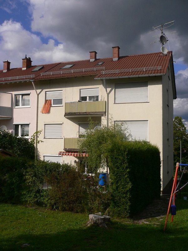 Immobilienangebot - Villingen-Schwenningen - Alle - Gut vermietet im 2.OG: mit Balkon, Einbauküche, Kunststofffenster und Gartenanteil!