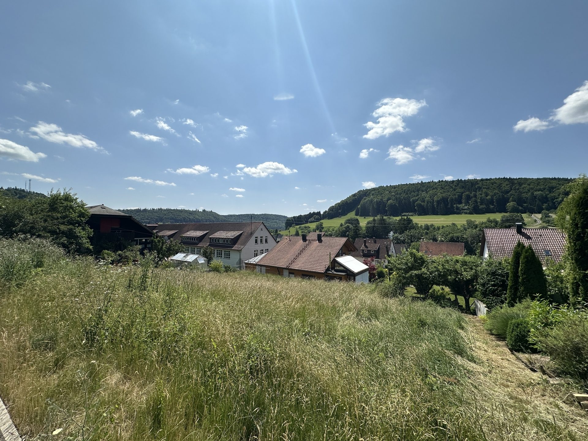 Immobilienangebot - Albstadt-Pfeffingen - Alle - Traumhafter Fernblick, sonnige Dachterrasse, Ankleide, 2 vollwertige Bäder, € 100.000 zu 1,00% Zins!