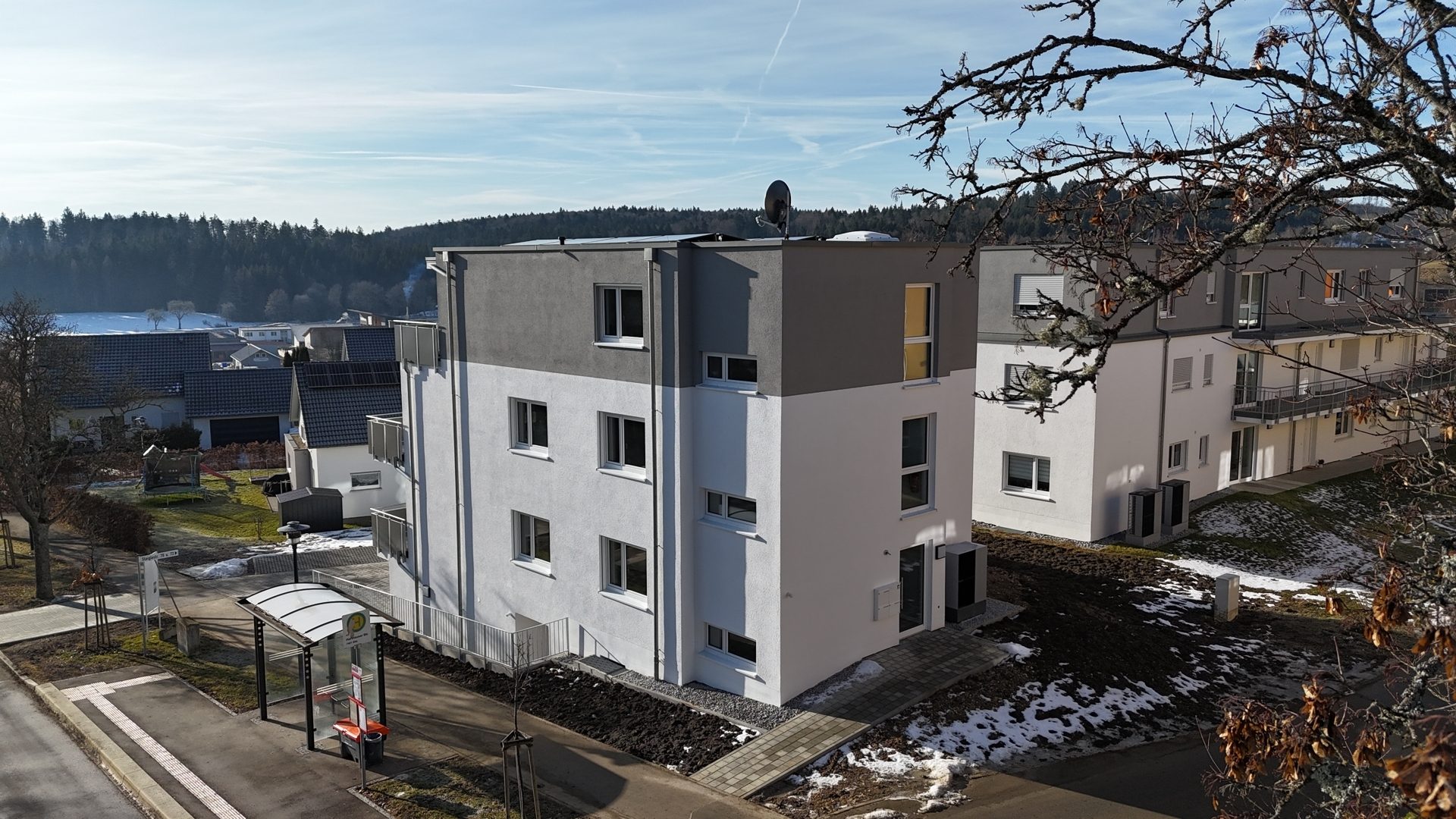 Immobilienangebot - Bitz - Alle - Bevorzugte Lage mit Fernblick, Südbalkon, Tageslichtbad, kurzfr. beziehbar, € 100.000 zu 1,00% Zins!