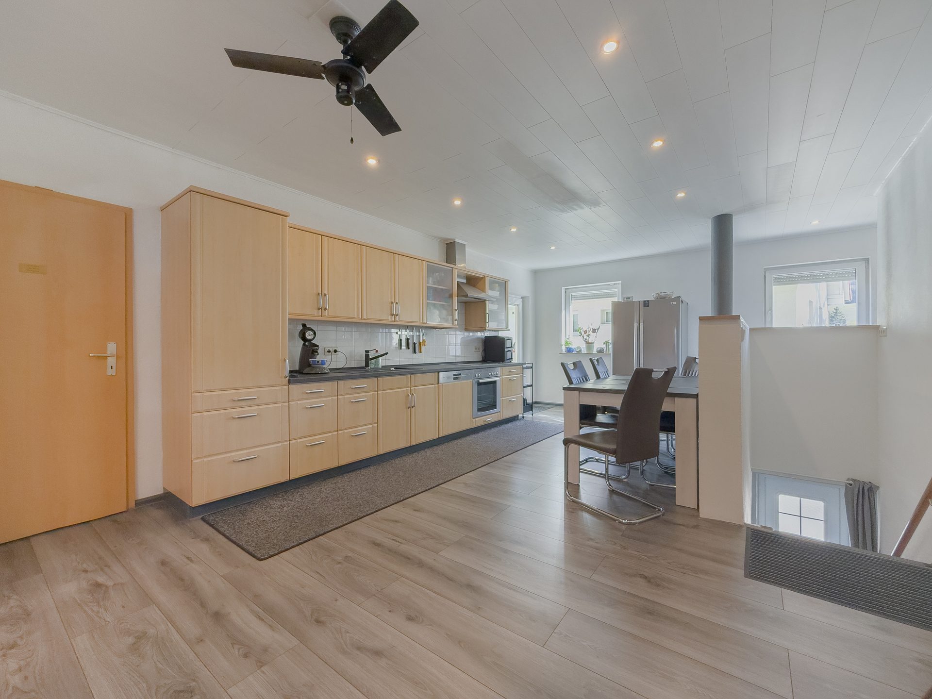 Immobilienangebot - Sankt Georgen im Schwarzwald - Alle - Wie im eigenen Haus! Große Maisonette Wohnung mit 2 Bäder, 2 Balkone, UG separat zugänglich