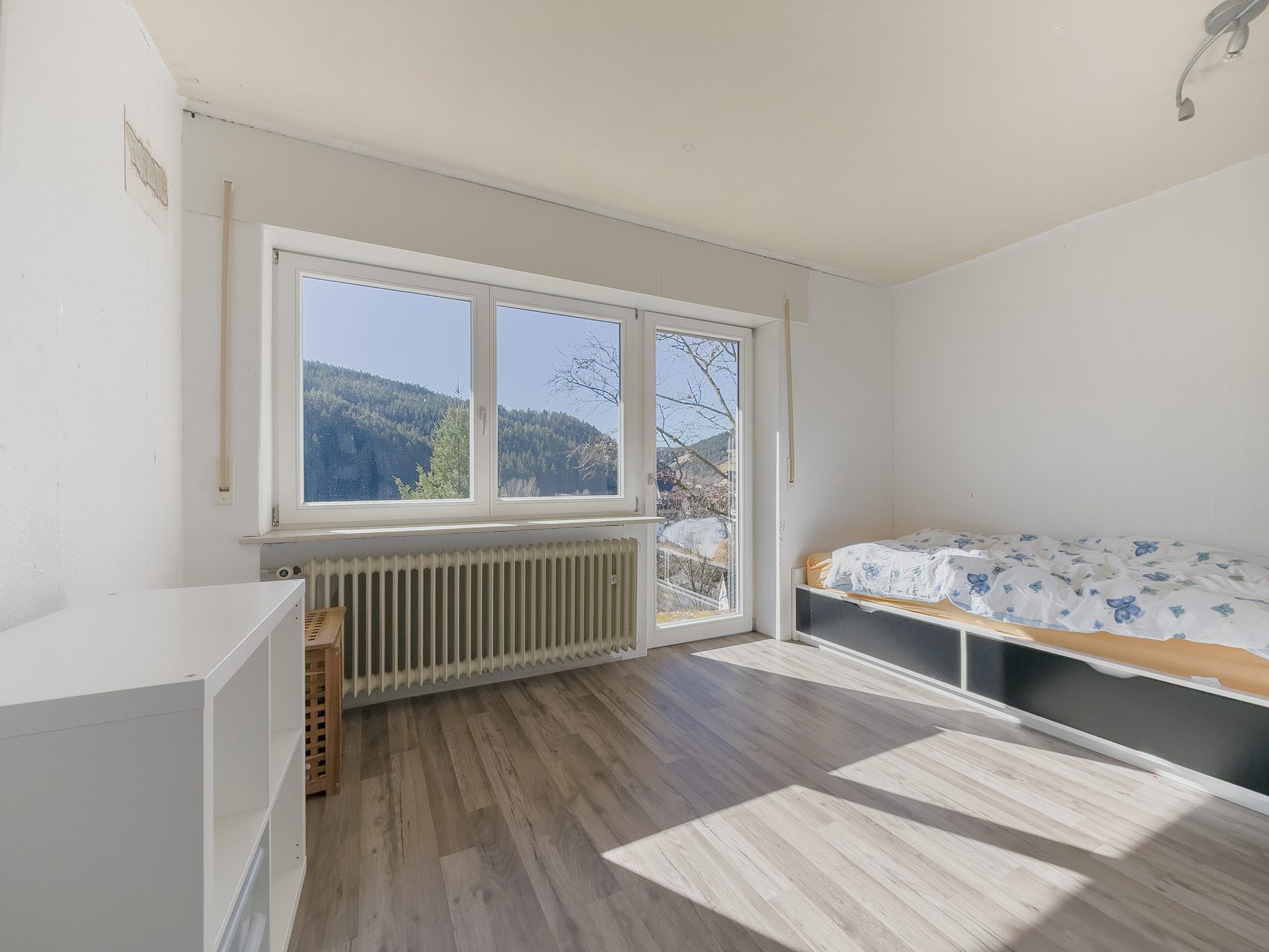 Immobilienangebot - Tennenbronn / Tennenbronn - Alle - Großes 1-Familienhaus mit herrlichem Talblick - ruhige, sonnige Hanglage!