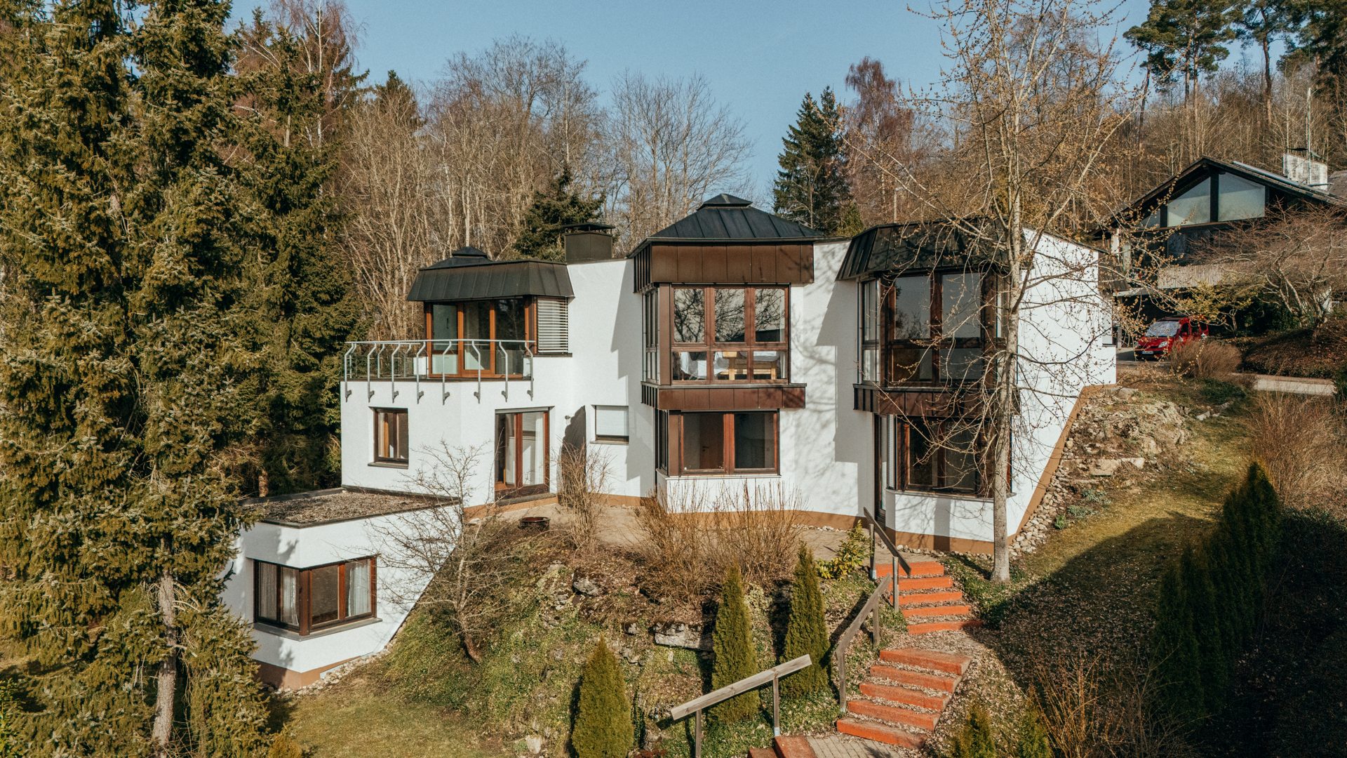 Immobilienangebot - Villingen-Schwenningen - Alle - Architektenvilla mit Panoramablick -
Drei Hauszugängen, Privatsphäre und Waldrandlage
