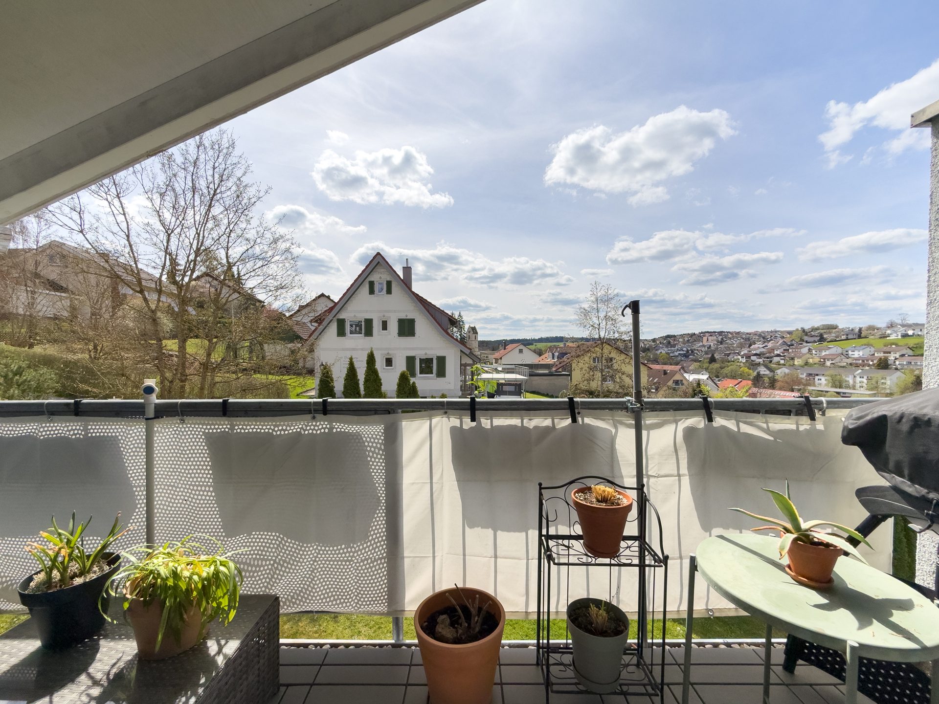 Immobilienangebot - Niedereschach - Alle - Ein Zuhause auf zwei Ebenen:
4,5-Zimmer-Galeriewohnung mit Balkon in gepflegter Wohnanlage