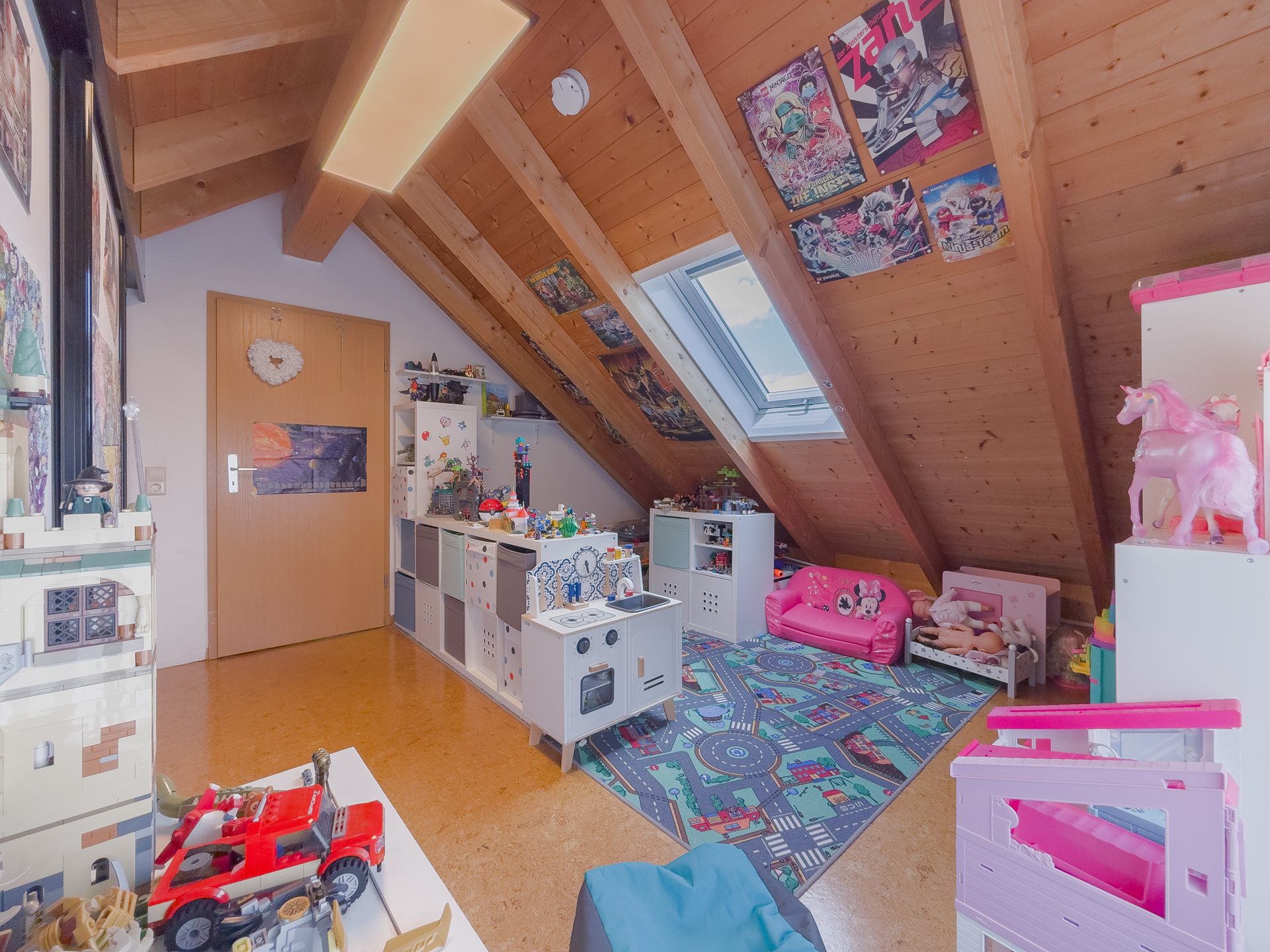 Immobilienangebot - Niedereschach - Alle - Ein Zuhause auf zwei Ebenen:
4,5-Zimmer-Galeriewohnung mit Balkon in gepflegter Wohnanlage