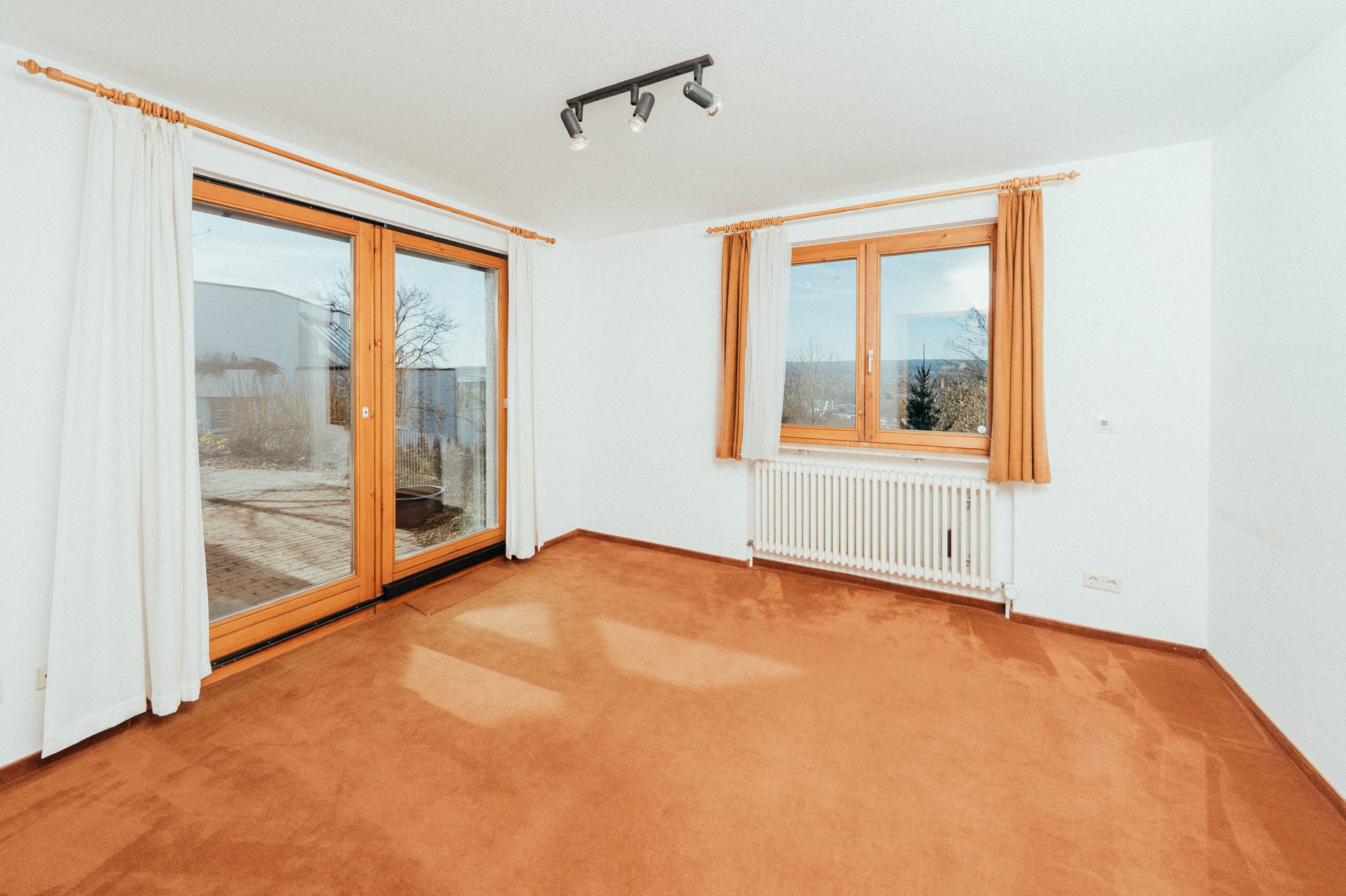 11 Zimmer 1 – Terrassenebene 1.UG Immobilienangebot - Villingen-Schwenningen - Alle - Architektenvilla mit Panoramablick -
Drei Hauszugängen, Privatsphäre und Waldrandlage