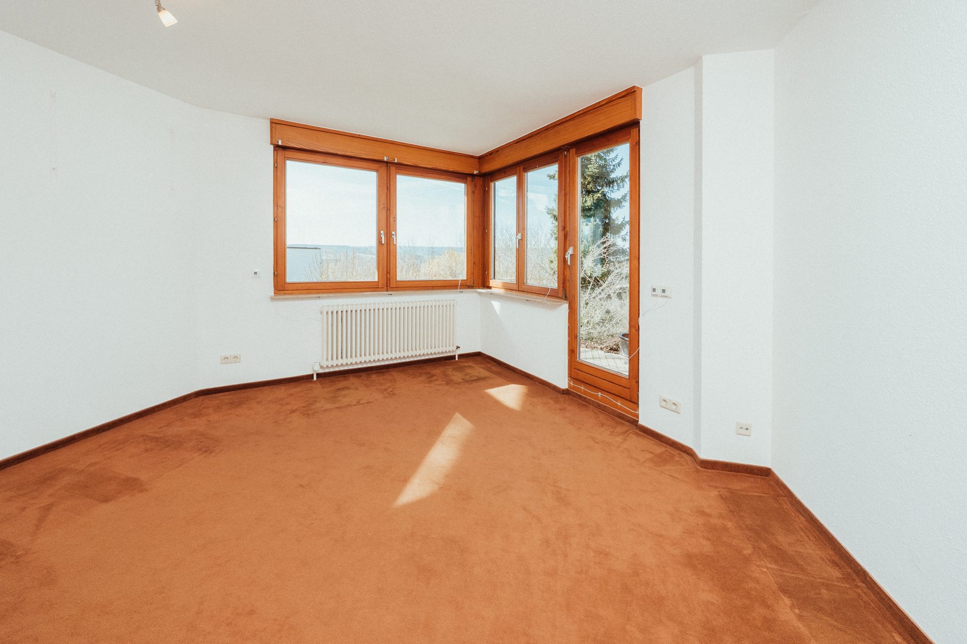 12 Zimmer 2 – Terrassenebene 1.UG Immobilienangebot - Villingen-Schwenningen - Alle - Architektenvilla mit Panoramablick -
Drei Hauszugängen, Privatsphäre und Waldrandlage