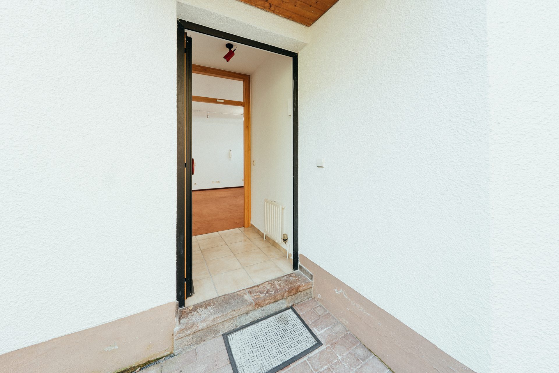 16 Separater Hauszugang – Terrassenebene 1.UG Immobilienangebot - Villingen-Schwenningen - Alle - Architektenvilla mit Panoramablick -
Drei Hauszugängen, Privatsphäre und Waldrandlage