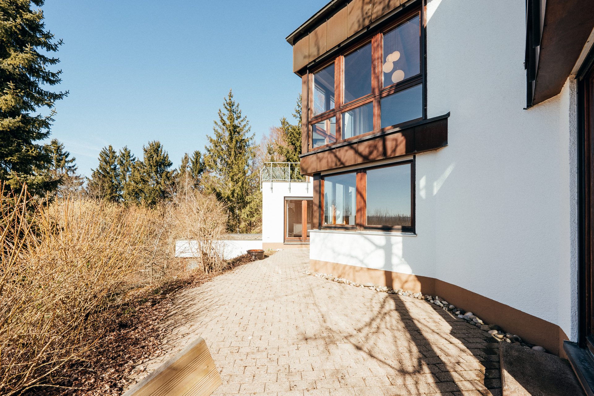 17 Terrasse – Terrassenebene 1.UG Immobilienangebot - Villingen-Schwenningen - Alle - Architektenvilla mit Panoramablick -
Drei Hauszugängen, Privatsphäre und Waldrandlage