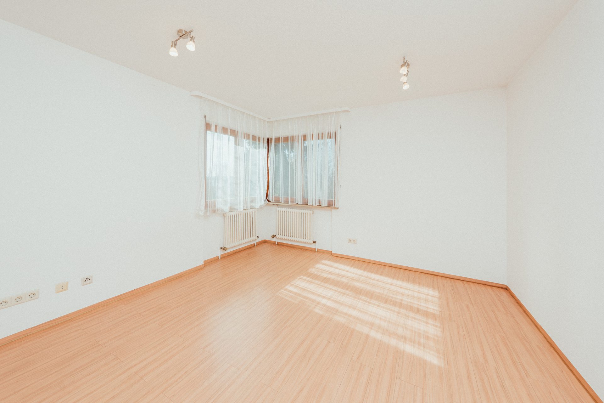 18 Zimmer 1 – Gartenebene 2.UG Immobilienangebot - Villingen-Schwenningen - Alle - Architektenvilla mit Panoramablick -
Drei Hauszugängen, Privatsphäre und Waldrandlage