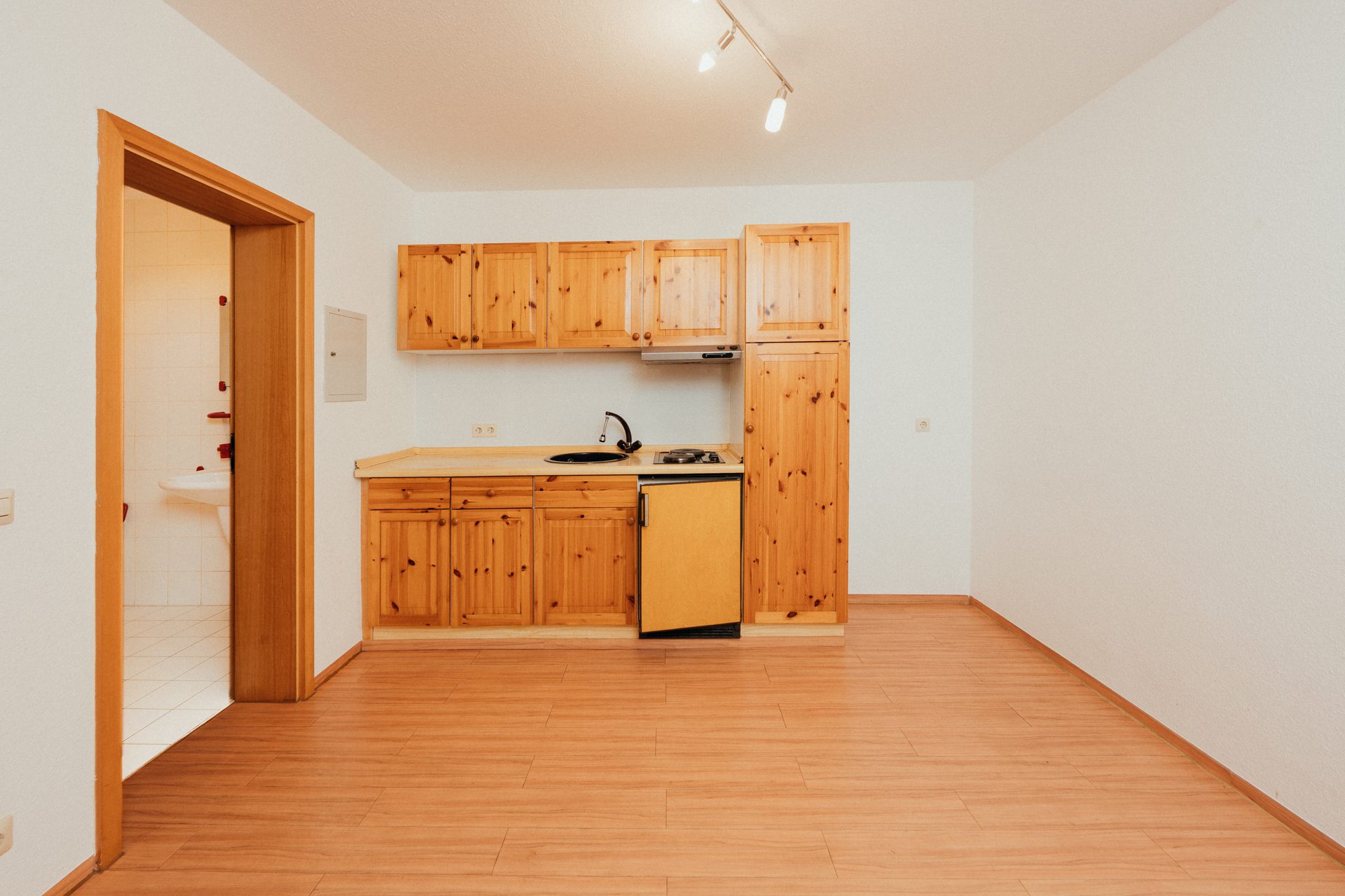 19 Küche – Gartenebene 2.UG Immobilienangebot - Villingen-Schwenningen - Alle - Architektenvilla mit Panoramablick -
Drei Hauszugängen, Privatsphäre und Waldrandlage