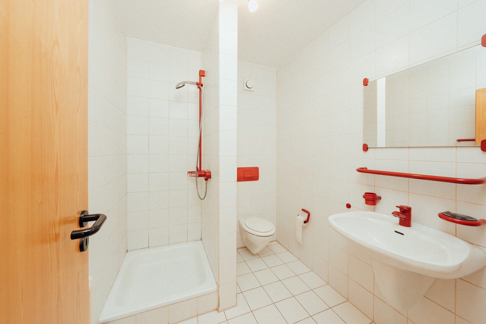 20 Badezimmer – Gartenebene 2.UG Immobilienangebot - Villingen-Schwenningen - Alle - Architektenvilla mit Panoramablick -
Drei Hauszugängen, Privatsphäre und Waldrandlage