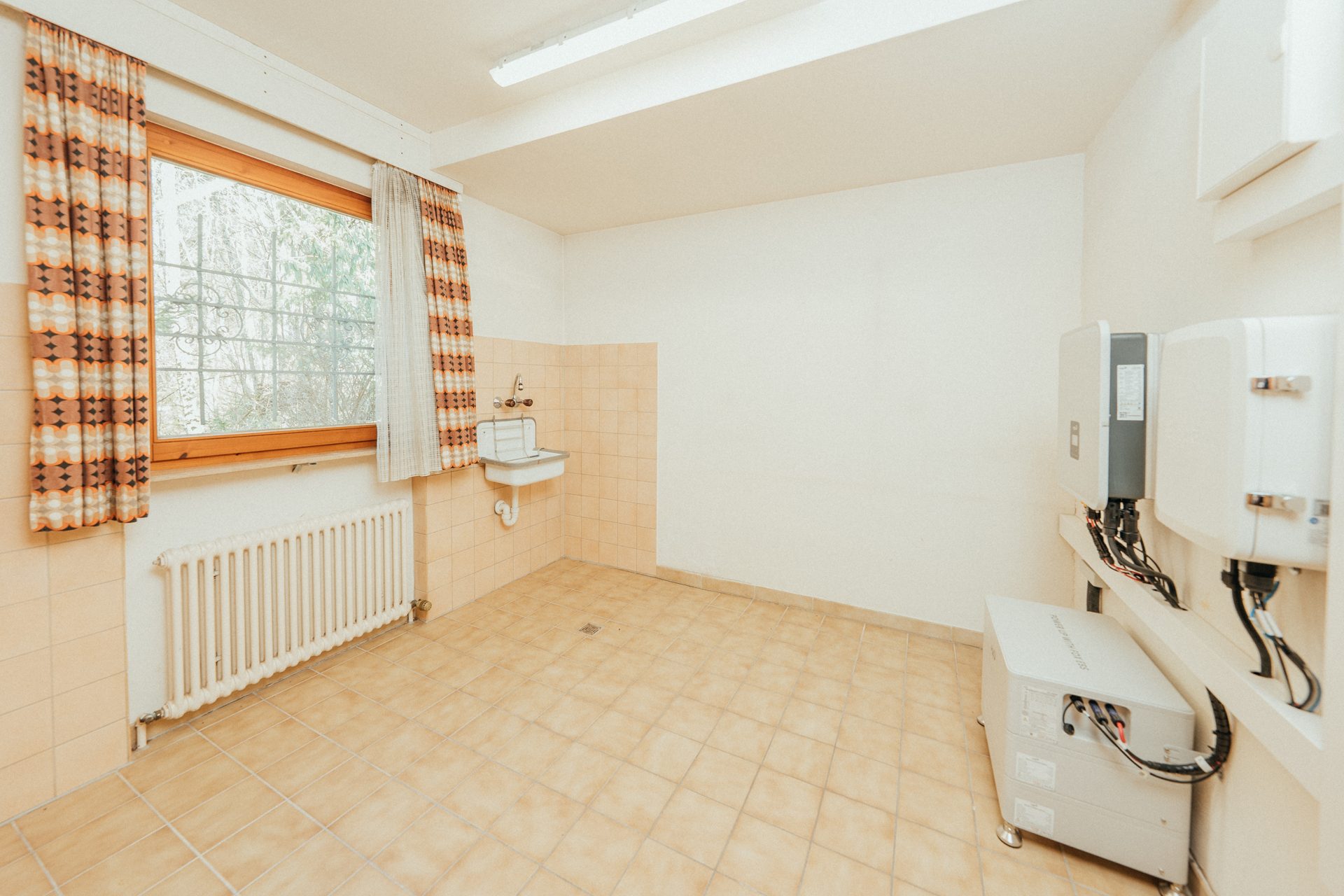 23 Waschküche mit PV Anlagen Speicher – Terrassenebene 1.UG Immobilienangebot - Villingen-Schwenningen - Alle - Architektenvilla mit Panoramablick -
Drei Hauszugängen, Privatsphäre und Waldrandlage
