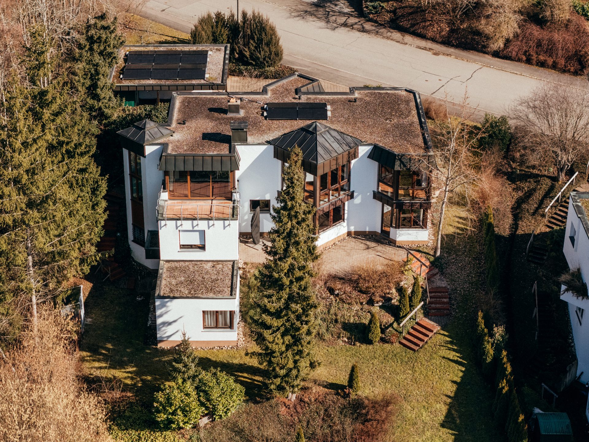 Immobilienangebot - Villingen-Schwenningen - Alle - Architektenvilla mit Panoramablick -
Drei Hauszugängen, Privatsphäre und Waldrandlage